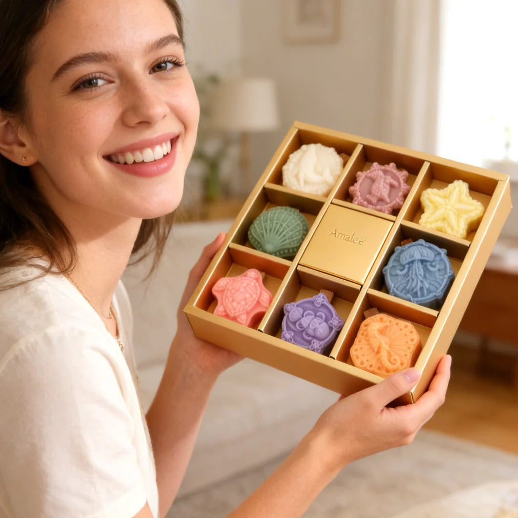 AMALEE Meeresbrise Duftkerzen 8er Set – Sojawachs mit Holzdocht, langanhaltend, maritimes Wohnaccessoire & Geschenk